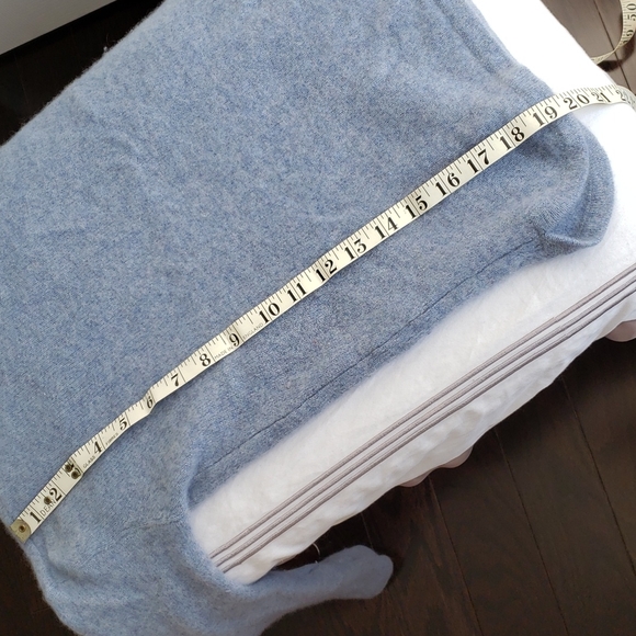 Saks Fifth Avenue 100% Cashmere Sweater - Picture 5 of 7